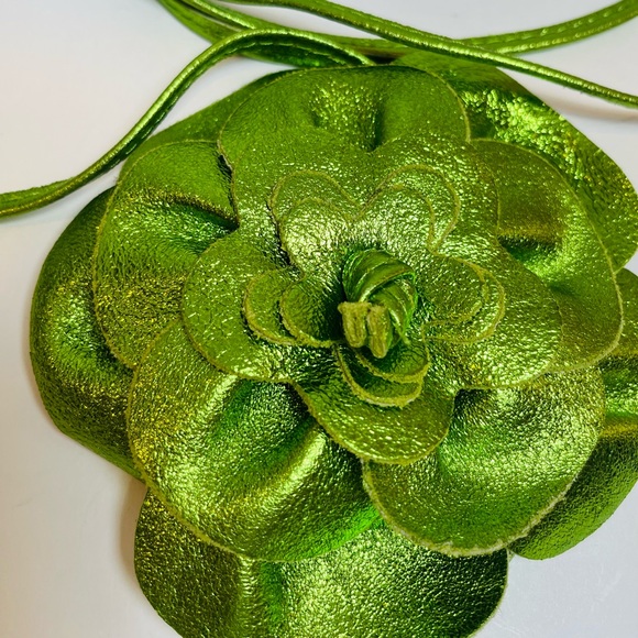 Vintage Metallic Green Leather Flower Blossom Belt - Picture 4 of 6